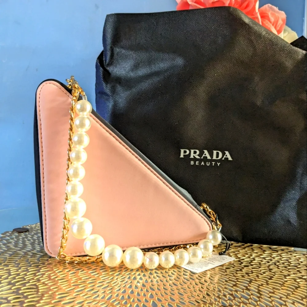 Prada - Picture 4 of 10